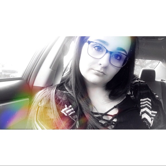 Meet your Posher, Laura - Picture 1 of 1